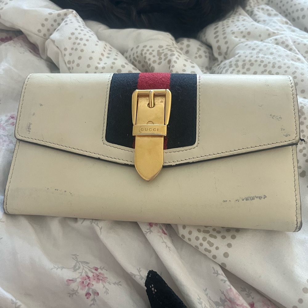 Gucci wallet - reposhing from purchase if jebwa.
